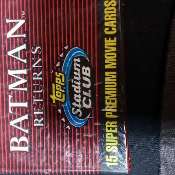 Unopened Batman Returns Topps Stadium Club pack - Picture 2 of 3